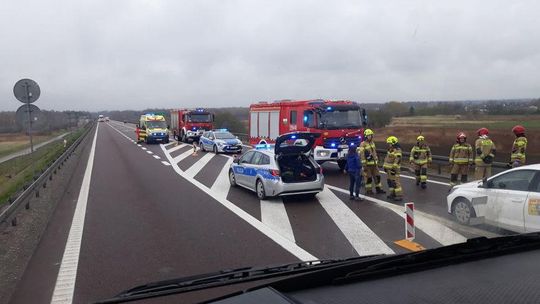 Wypadek i kolizja na S19 w Stobiernej. W tle pięć pojazdów