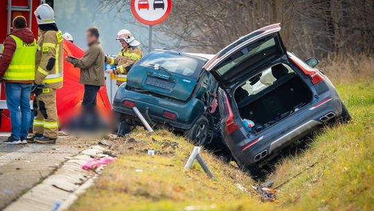 Wypadek na DK19 w Jaworniku. Zderzenie dwóch samochodów