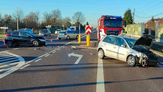 Wypadek na drodze krajowej 94. Dwie osoby ranne