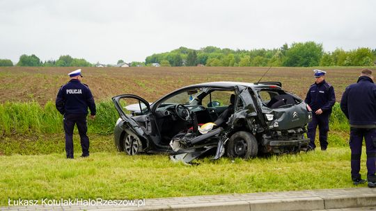 Wypadek na Technologicznej w Rzeszowie. Jedna osoba ranna [FOTO]