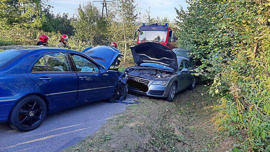 Wypadek w Januszkowicach. Zderzyły się dwa auta