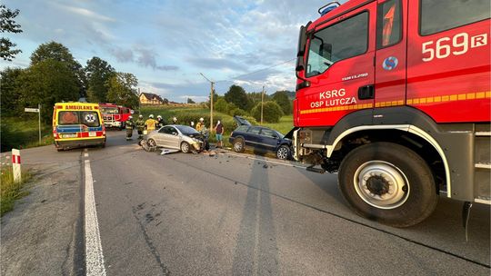Wypadek w Krasnej: 30-letnia kobieta poszkodowana w zderzeniu dwóch aut