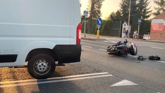 Wypadek w Rzeszowie. Motocyklista ranny w zderzeniu z samochodem dostawczym