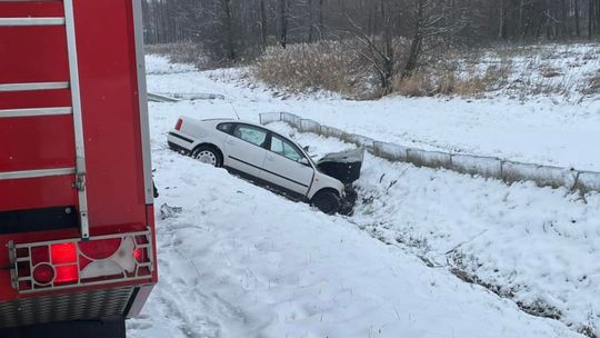 Wypadek w Sędziszowie Młp. Zderzenie osobowego VW z ciężarówką. 6 osób rannych, w tym dzieci!