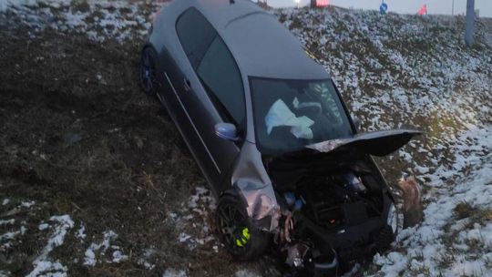 Wypadek w Świlczy. Samochód wypadł z drogi