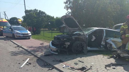 Wypadek w Trzebownisku. Czołowe zderzenie dwóch samochodów [FOTO]