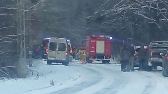 Wypadek w Wysokiej Głogowskiej. Czołowe zderzenie samochodów