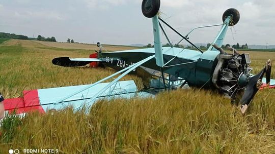 Zabytkowy samolot awaryjnie lądował w Chrząstówce na Podkarpaciu