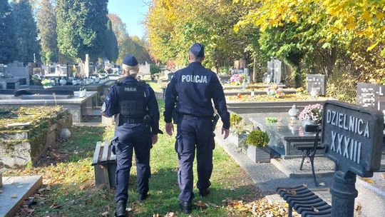 Zadbajmy o bezpieczeństwo podczas Wszystkich Świętych - porady rzeszowskiej policji