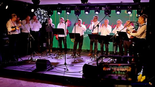 Zapomniany instrument wraca do łask. Kolędowanie z harmonijkami w Łące