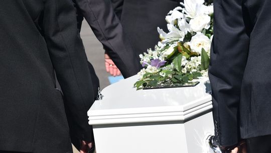Zasiłek pogrzebowy, dla kogo i ile? W tym roku zrealizowano już 13 tys. wypłat