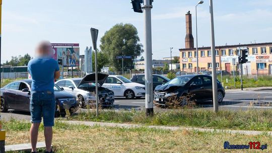 Zderzenie audi i hondy na Piłsudskiego w Jaśle