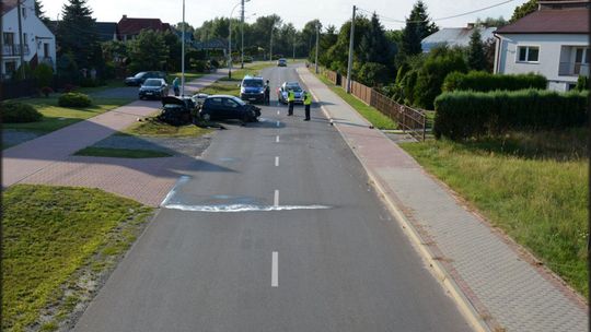 Zderzenie czołowe samochodów w Gorzycach. Dwie osoby ranne