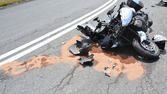 Zderzenie samochodu osobowego z motocyklem w Króliku Polskim