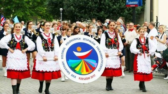 Zespoły folklorystyczne z trzech kontynentów przybędą w lipcu na festiwal polonijny