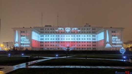 Zobacz iluminacje z okazji rocznicy stanu wojennego