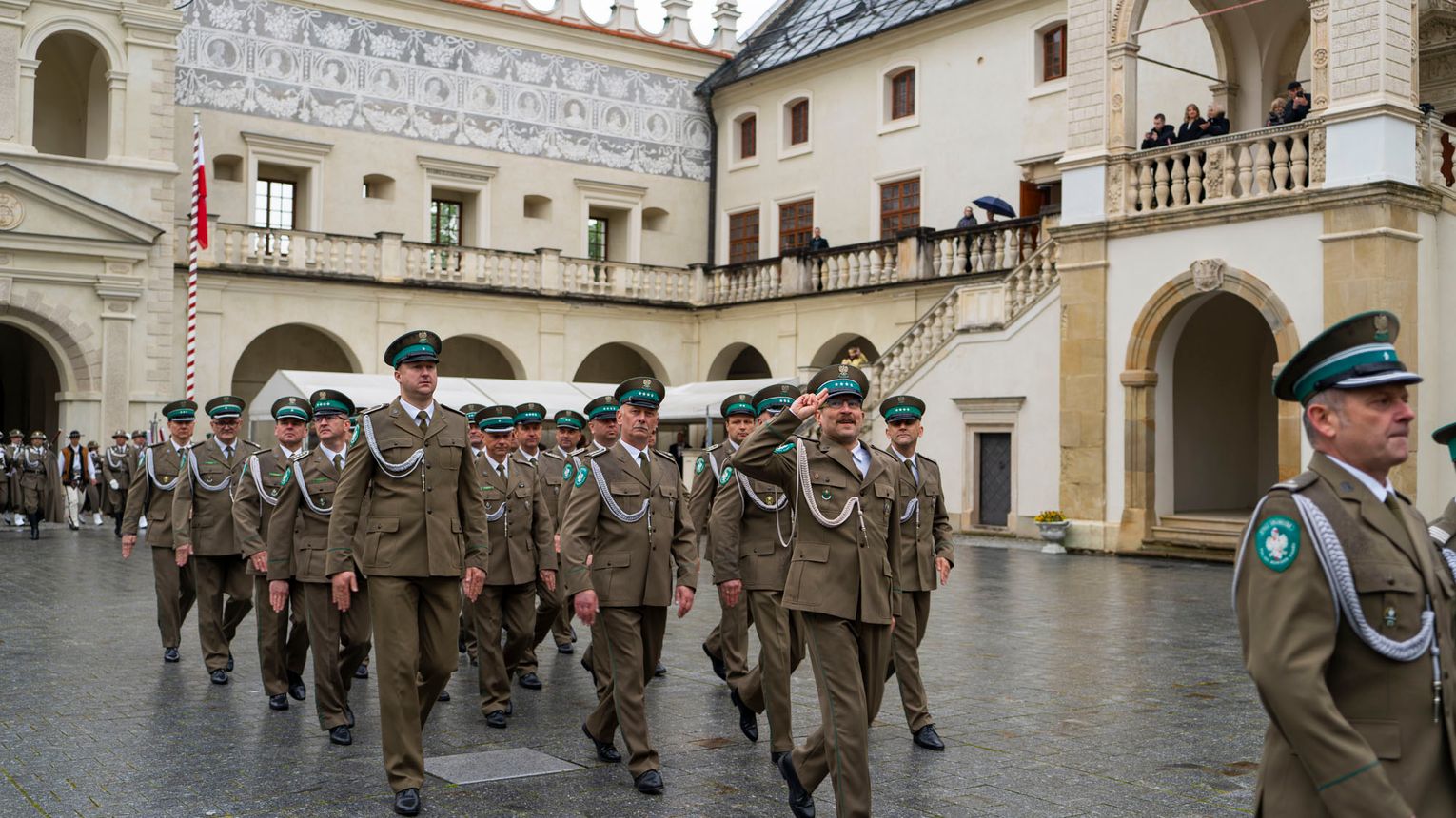 34. rocznica powołania Bieszczadzkiego Oddziału Straży Granicznej. Awanse, wyróżnienia i defilada w Krasiczynie