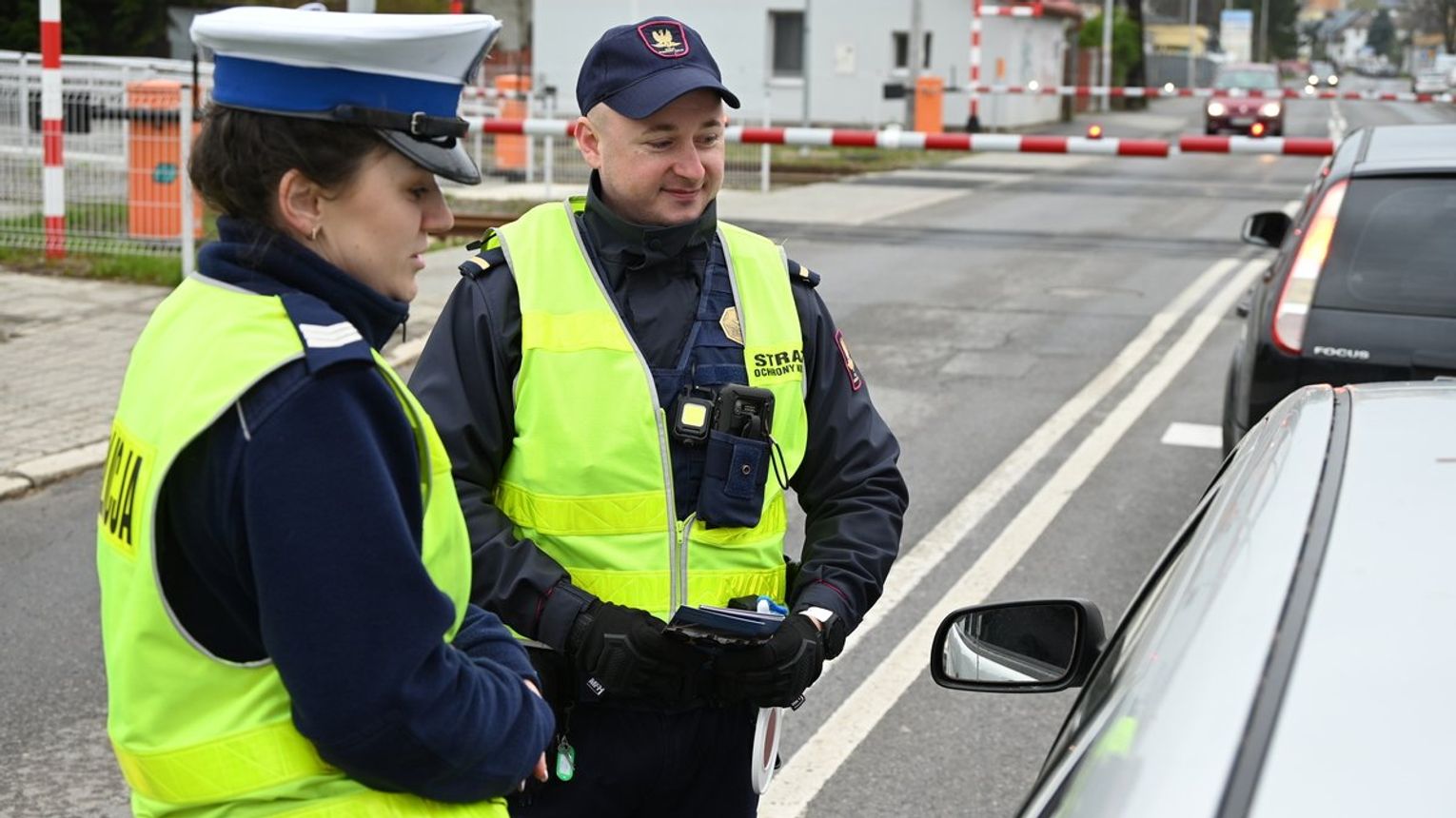 SOK i Policja w akcji "Bezpieczne TORY - zatrzymaj się i żyj" na Podkarpaciu