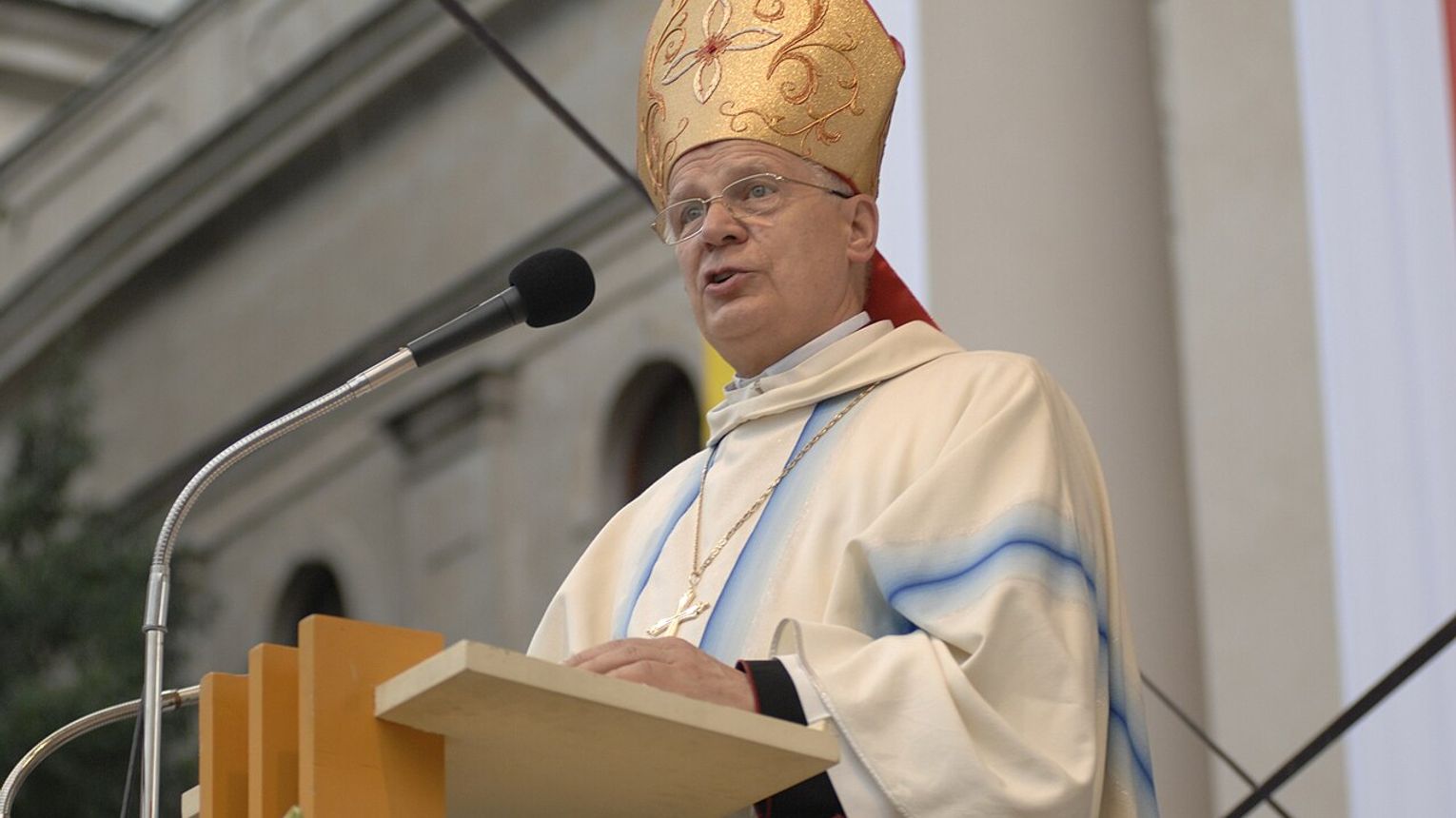 Arcybiskup Józef Michalik po udanym zabiegu kardiologicznym