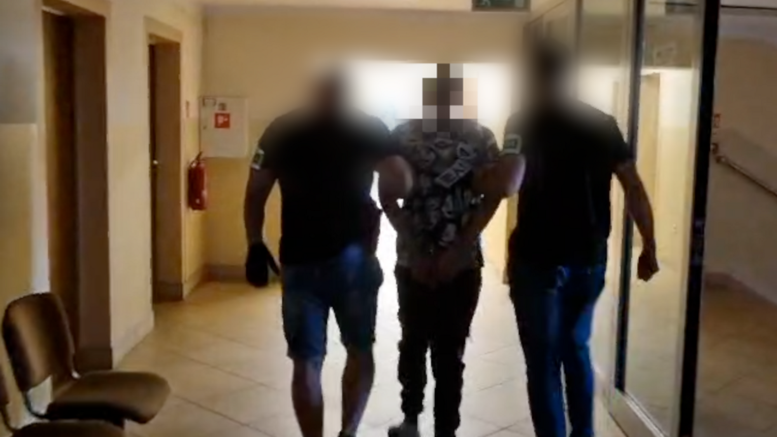 Areszt dla 33-latka. Policja zabezpieczyła narkotyki, broń i amunicję