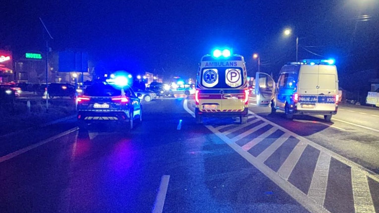 Groźny wypadek z udziałem radiowozu w Rzeszowie. Po zderzeniu z audi cztery osoby trafiły do szpitala