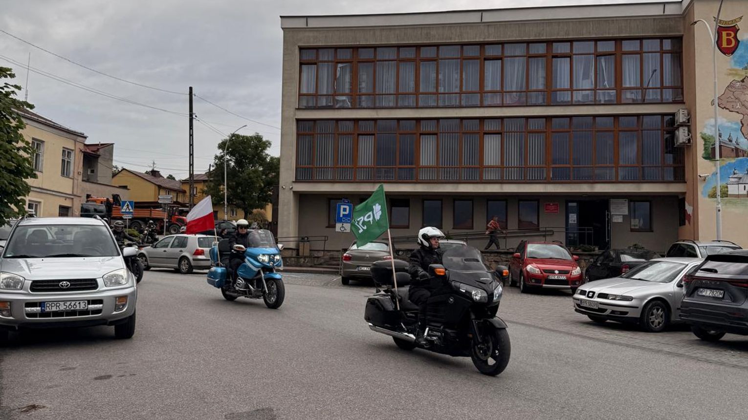 Hołd dla Obrońców Birczy i ofiar zbrodni wołyńskiej. Motocykliści i politycy na wspólnych obchodach