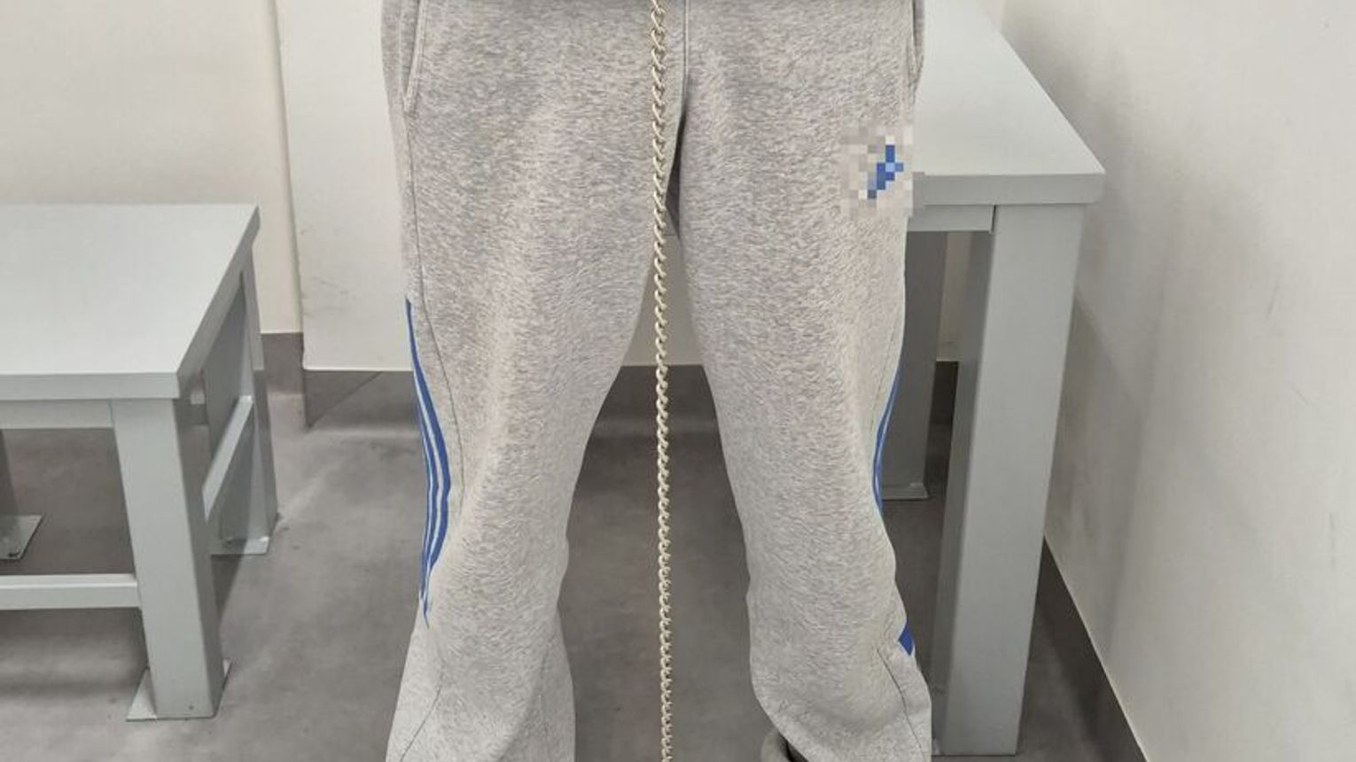 Horror w mieszkaniu na Małopolskiej Rzeszowie. Kobieta i dwóch mężczyzn katowali lokatora, grozili nożem