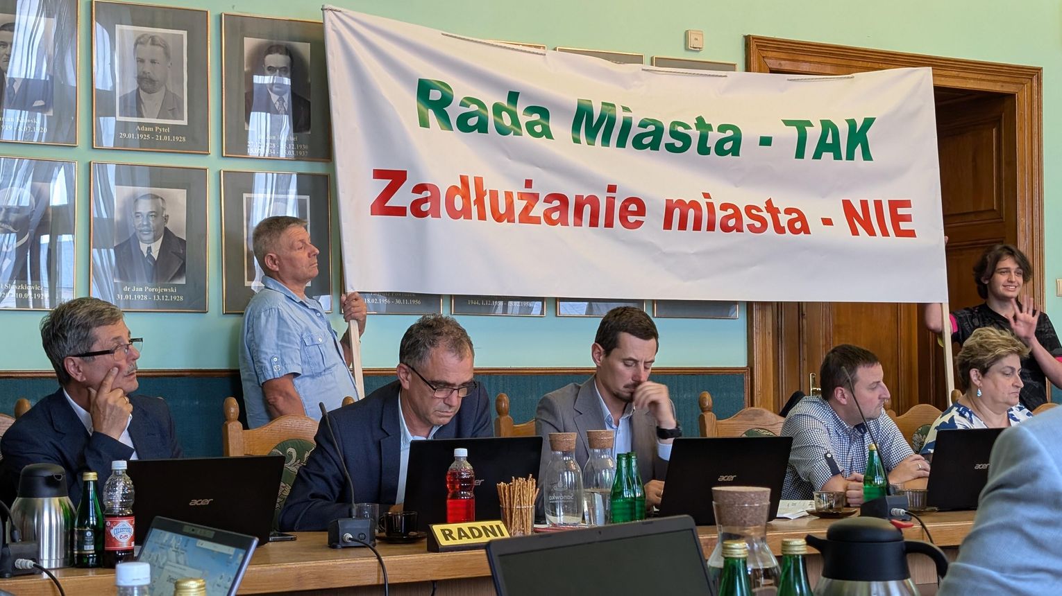 „Jak taka społeczność dała się na to kupić?” Mieszkańcy zabrali głos na sesji Rady Miasta Sanoka