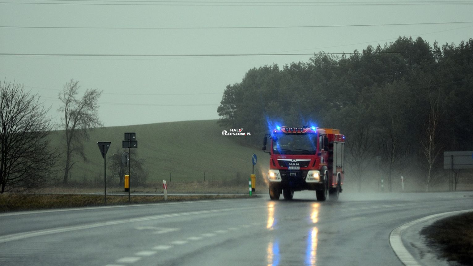 Kłęby dymu nad Wilkowyją. Groźny pożar pustostanu przy ulicy Bałtyckiej!