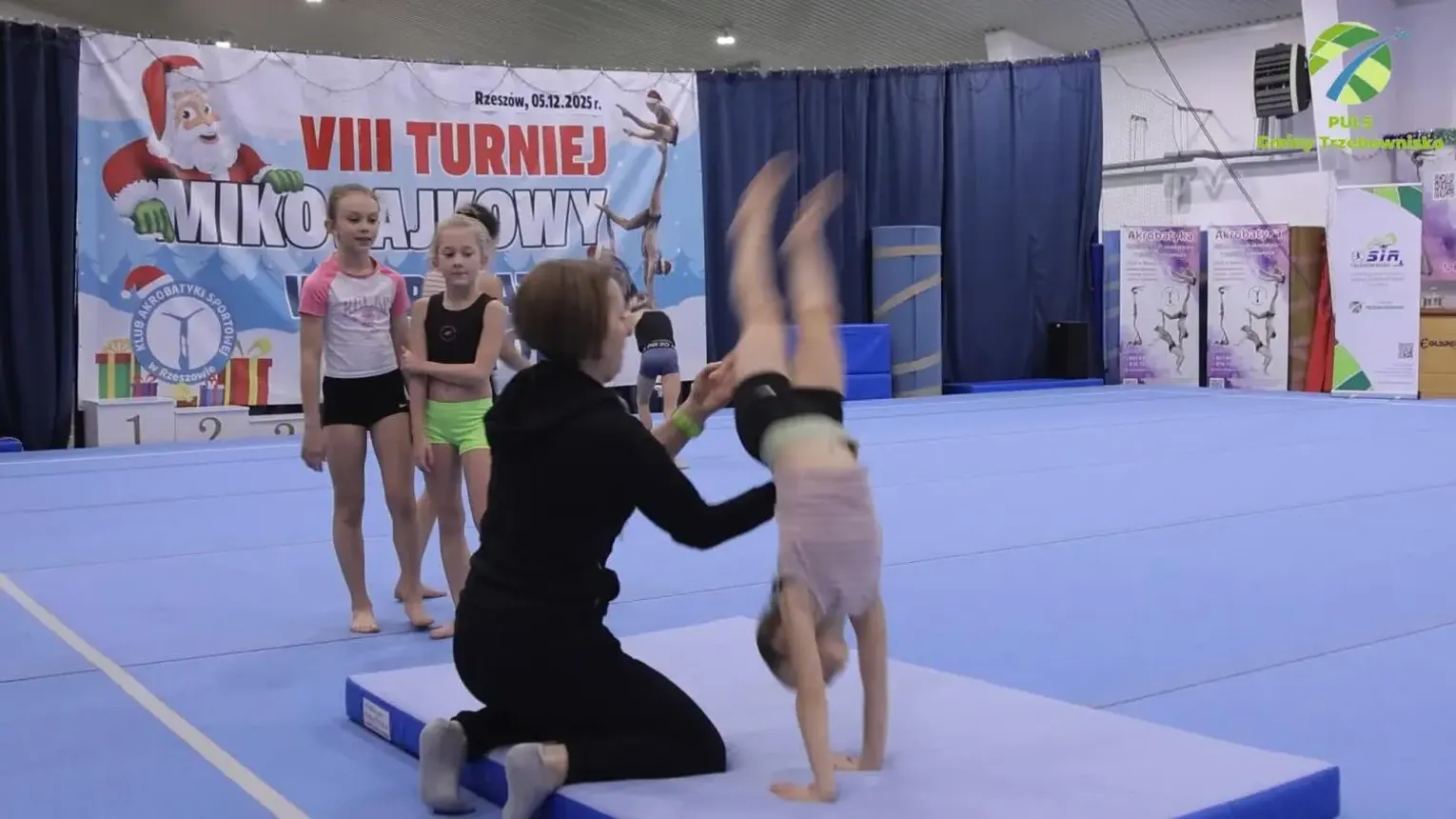 Klub Akrobatyki Sportowej w OSIR Nowa Wieś zmienia dzieci w mistrzów