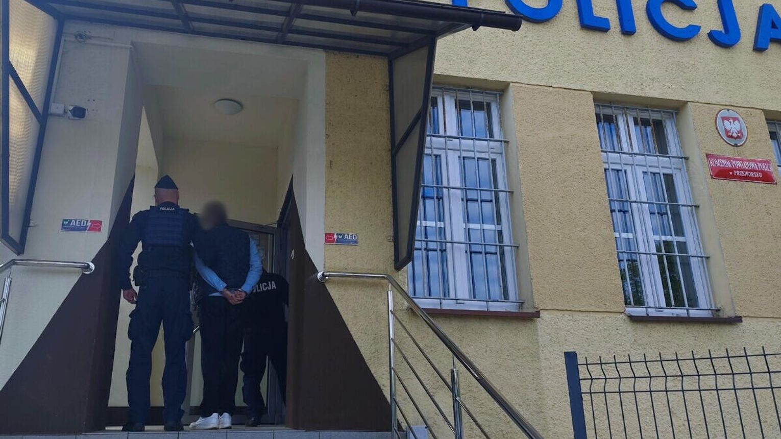 Kurs przez wieś, kierunek: areszt. Policjanci znaleźli kokainę w peugeocie 30‑latka FOTO/VIDEO