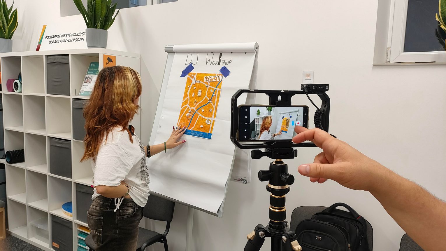 Młodzież poznawała techniki pracy przed kamerą w klubie Space4Youth