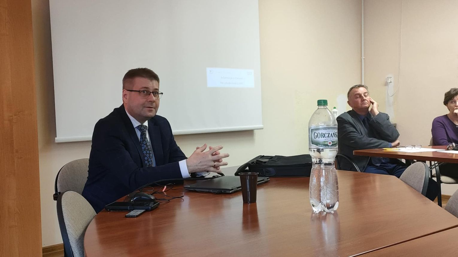 "Kurs złotówki był równy kursowi franka szwajcarskiego." Na UR dyskutowano o modernizacji przedwojennej Polski