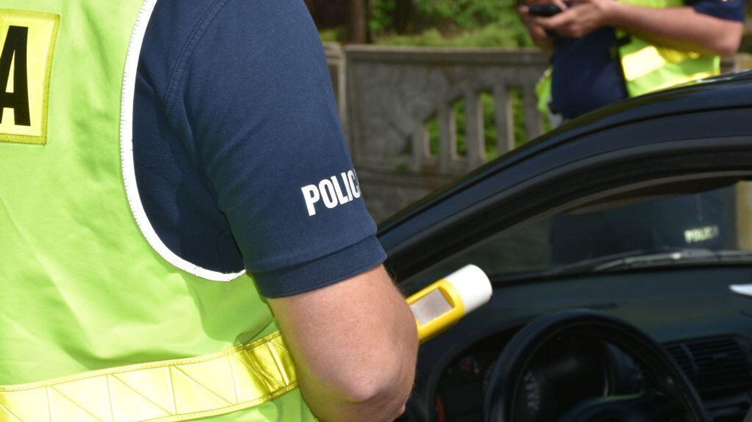 Nietrzeźwa kierująca poprosiła o pomoc przy zmianie biegu