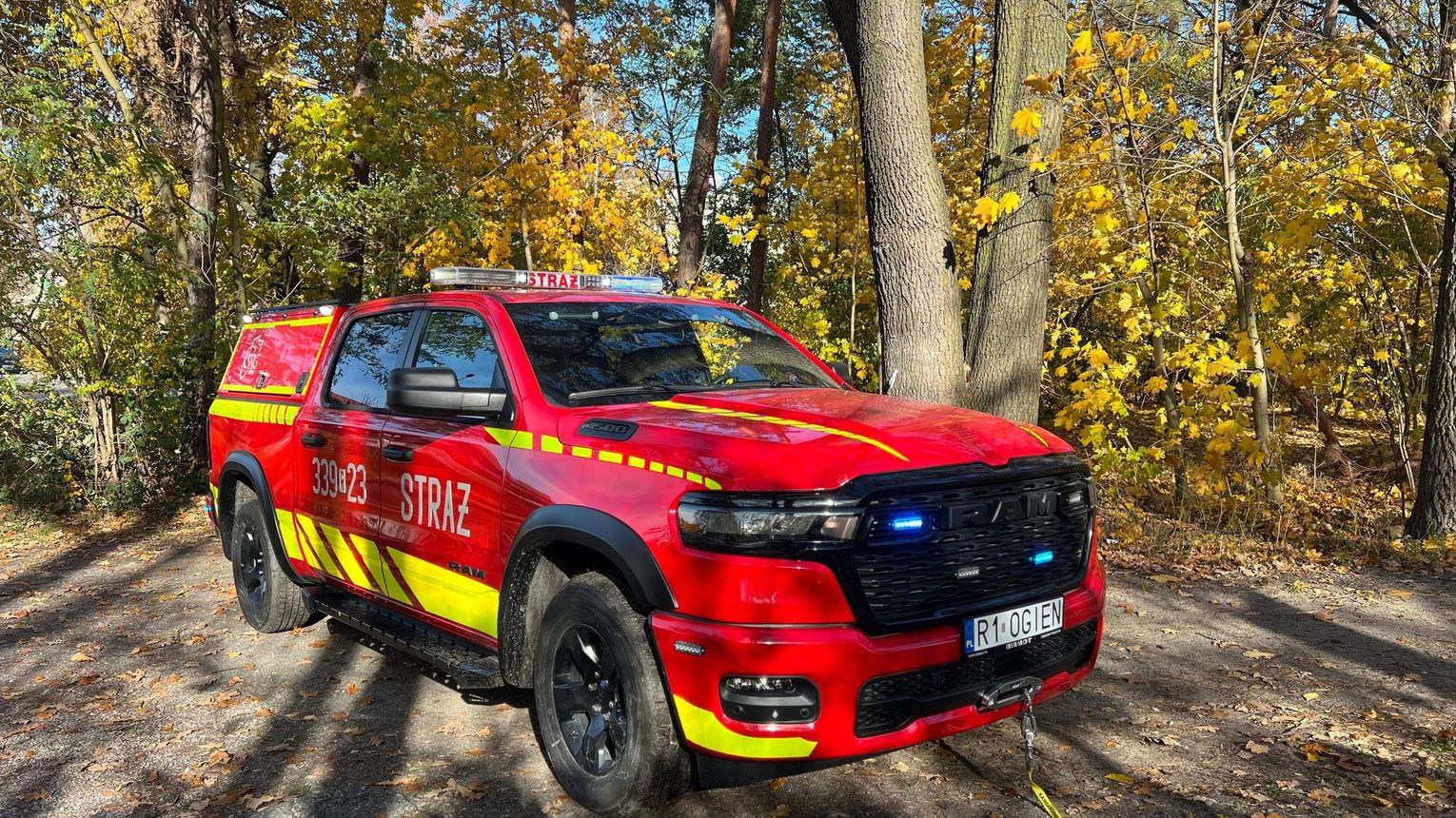 Nowy lekki samochód ratowniczo-rozpoznawczy trafił do OSP Świlcza