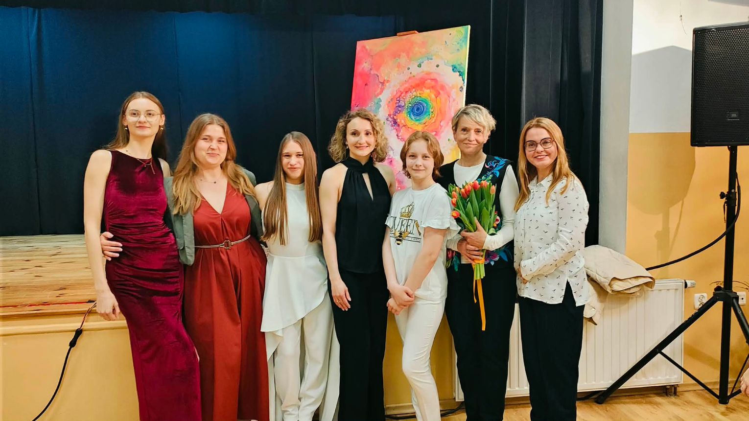 Ogród emocji Beaty Olchowy. Wernisaż wystawy pt. "Pomiędzy światłem i cieniem" w RDK Pobitno