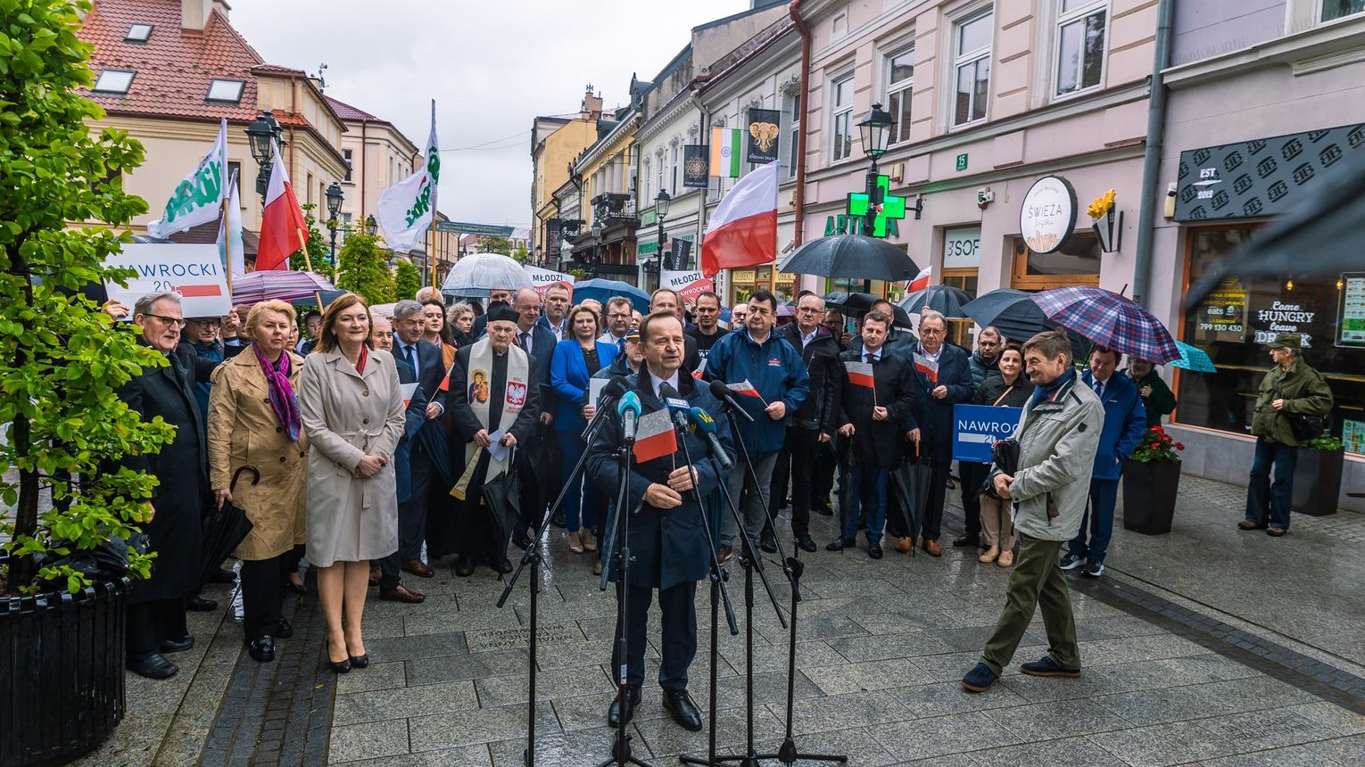 Podkarpaccy politycy PiS wierzą w sukces Nawrockiego. Kampanię zakończyli modlitwą