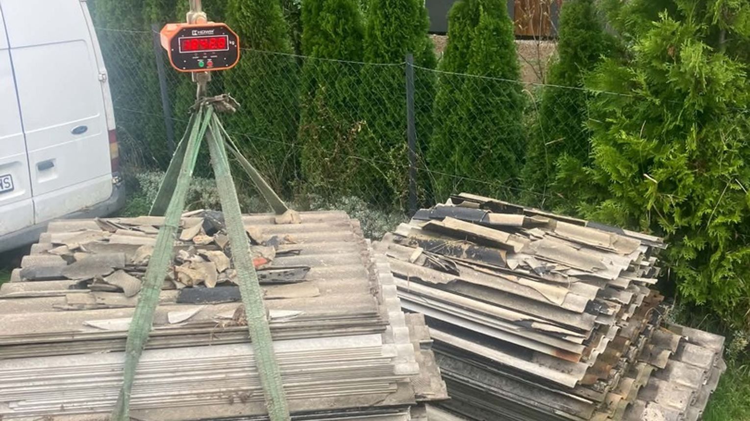 Ponad 100 ton niebezpiecznego azbestu zniknęło z Gminy Świlcza! Urząd finansuje bezpłatny demontaż