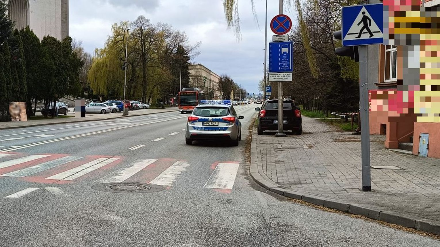 Potrącenie 33-latki na przejściu dla pieszych w Rzeszowie. Poranny wypadek na Dąbrowskiego