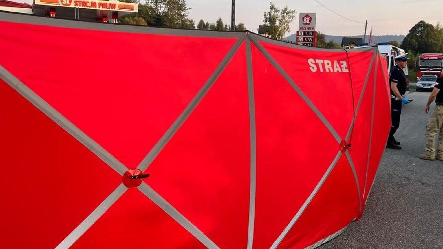 Pożar w samym centrum Rzeszowa! Audi zapaliło się pod okrągłą kładką