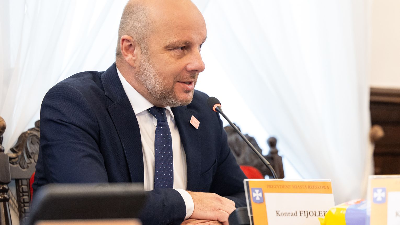 Prezydent Konrad Fijołek bez podwyżki; na maksymalne wynagrodzenie nie zgodzili się radni