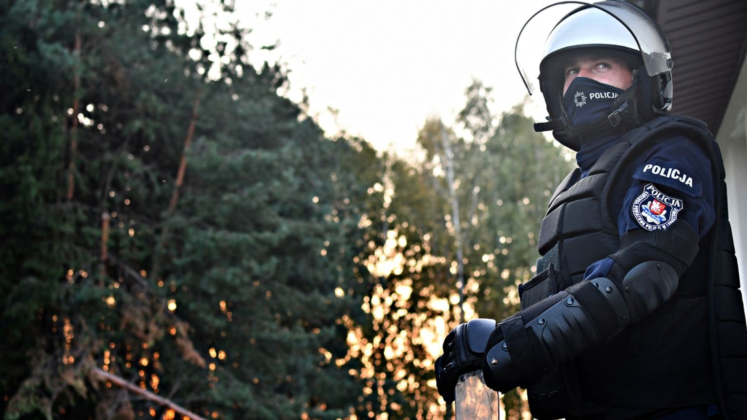 Rodząca kobieta utknęła w korku. Policjanci ruszyli z pomocą