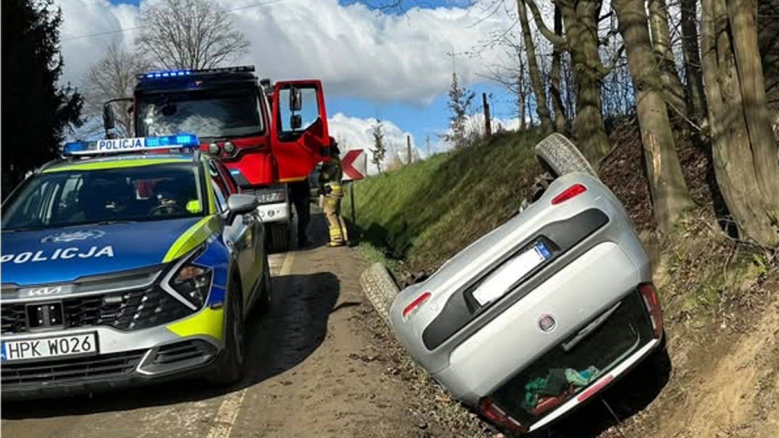 Samochód osobowy dachował w Lutczy