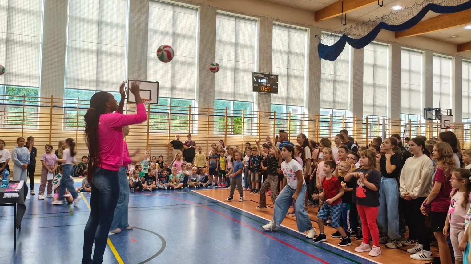 Siatkarki KS DevelopRes Rzeszów odwiedziły szkołę w Świlczy