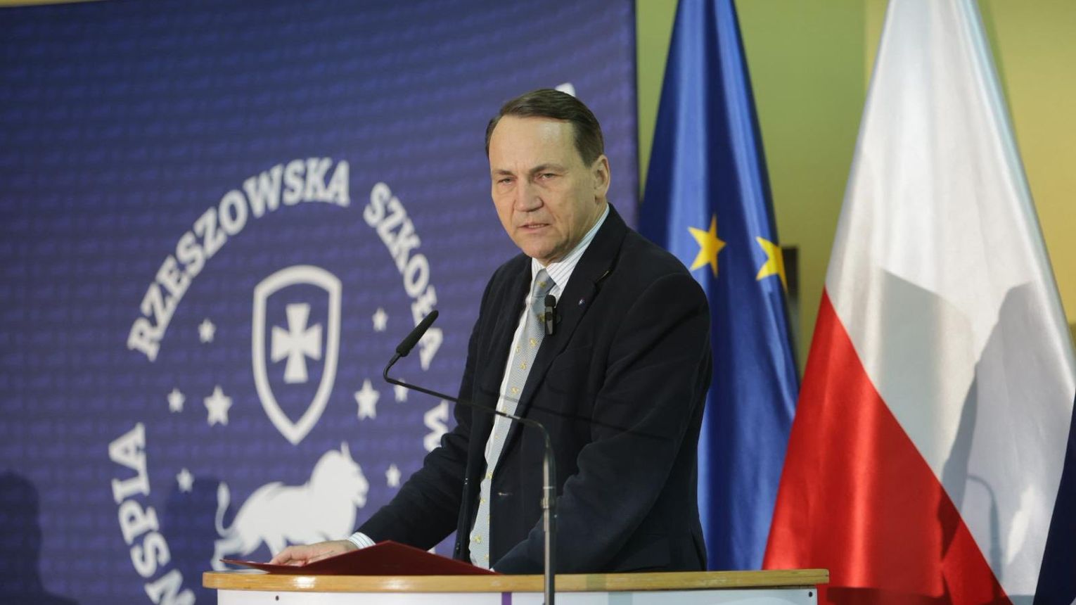 Sikorski: apetyt Rosji na wojnę nie osłabł; jej wydatki wojskowe rosną