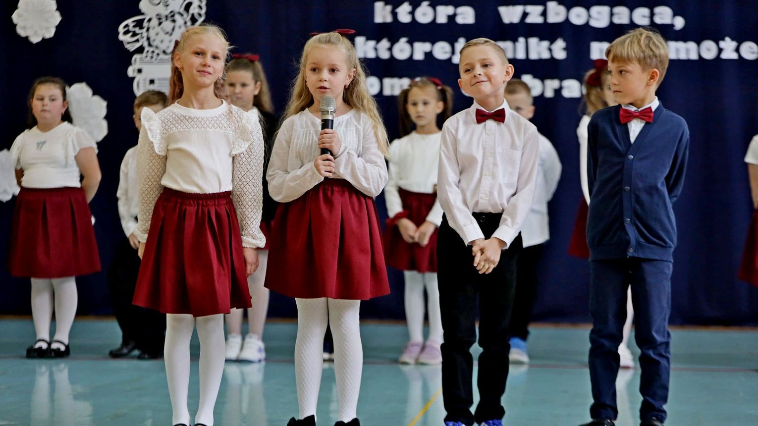 Ślubowanie pierwszoklasistów w Zespole Szkół w Łące