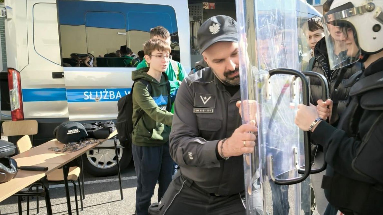 Spotkanie z życiem za kratami. Służba Więzienna promuje w Ropczycach swoją formację