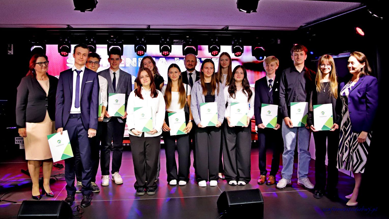 Stypendia dla najzdolniejszych! Gmina Trzebownisko nagrodziła uczniów