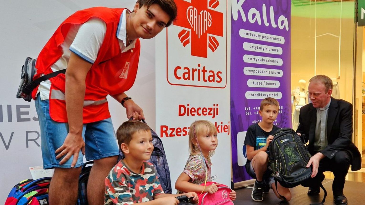 Tornister spakowany? Niektórym trzeba w tym pomóc!