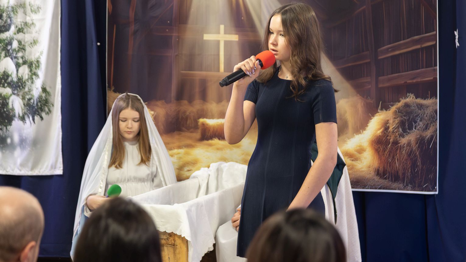 Tradycja i pasja: Klasa ósma zachwyciła jasełkami w Wólce Podleśnej